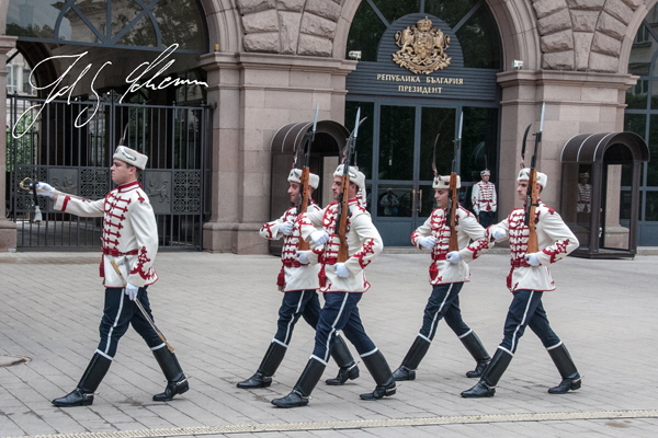 Soldaten vor dem Präsidentenpalast in Sofia