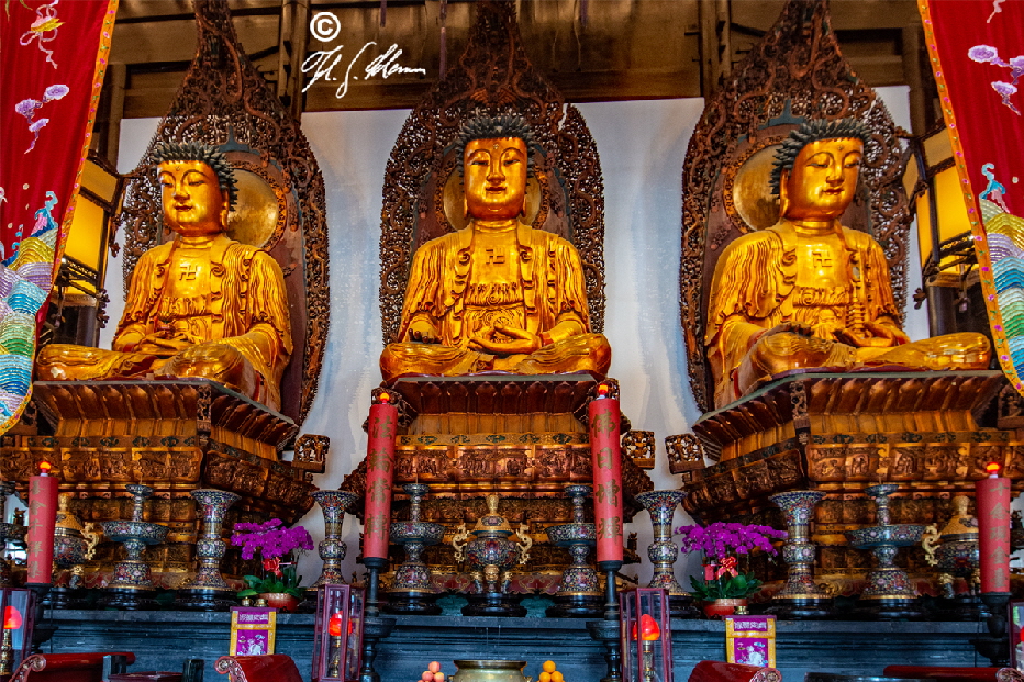 Vergoldete Buddha Statuen im Jade-Buddha- Tempel. (Shanghai)