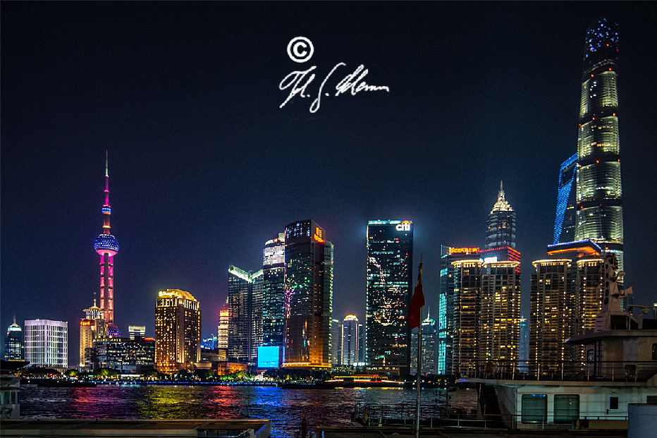 Skyline von Pudong bei Nacht. (Shanghai)